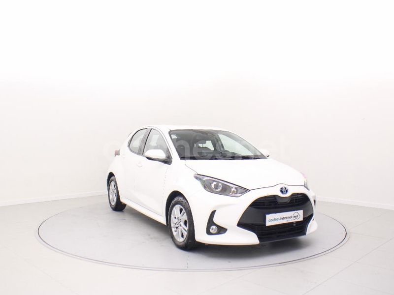 Blanco Usado 2024 Toyota Yaris Hybrid Active Berlina | 23.100 € (Un poco caro) - Imagen 1/4