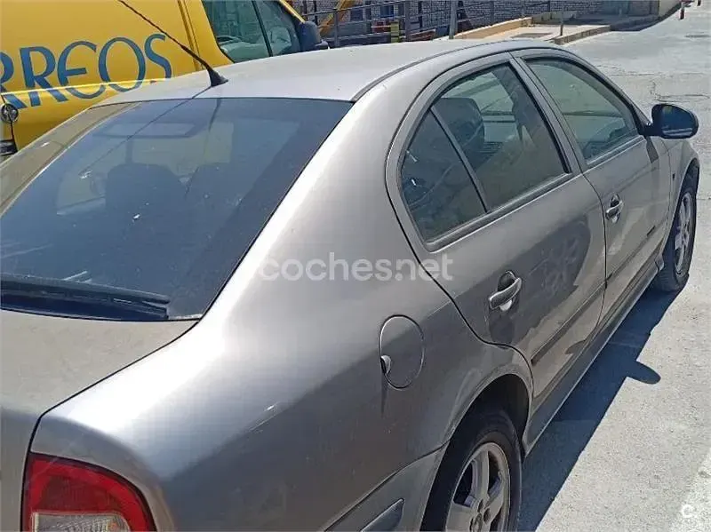 Usado Skoda Octavia Tour 101 CV (74 kW) 2010 Beige Berlina