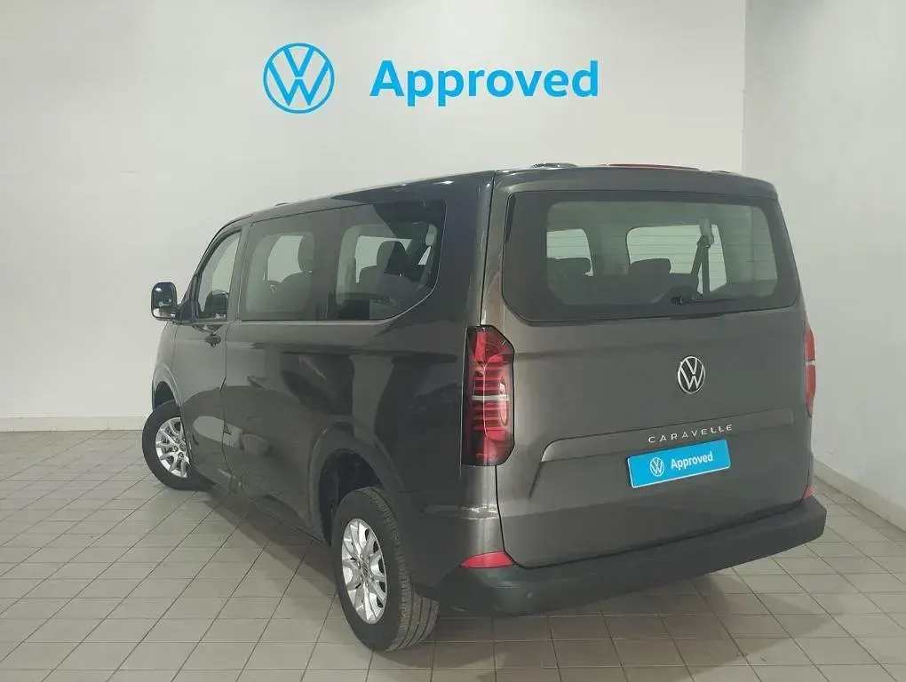 Usado VW Caravelle 110 CV (80 kW) 2025 Gris Van