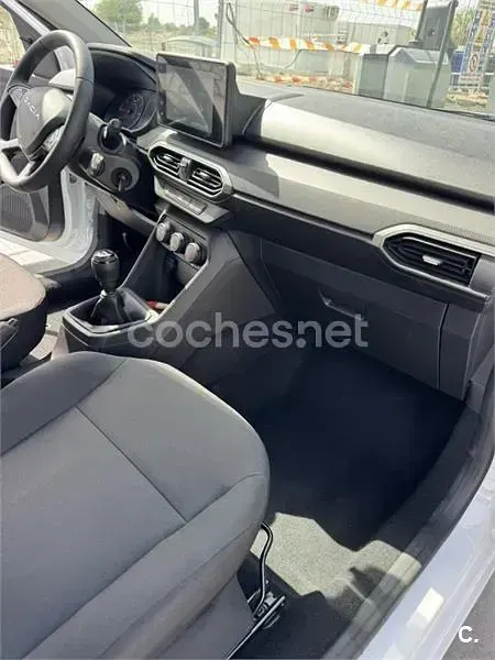 Usado Dacia Sandero Acces 67 CV (49 kW) 2023 Blanco Berlina