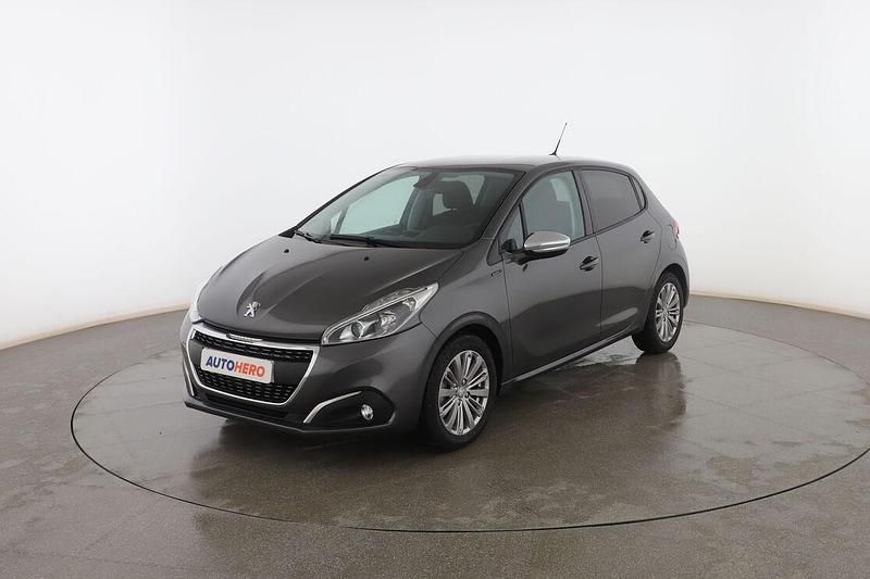 Usado Peugeot 208 Signature Sky 82 CV (60 kW) 2019 Gris Utilitario
