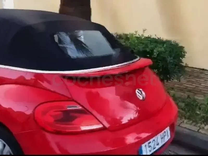 Usado VW Beetle 105 CV (77 kW) 2013 Granate Utilitario