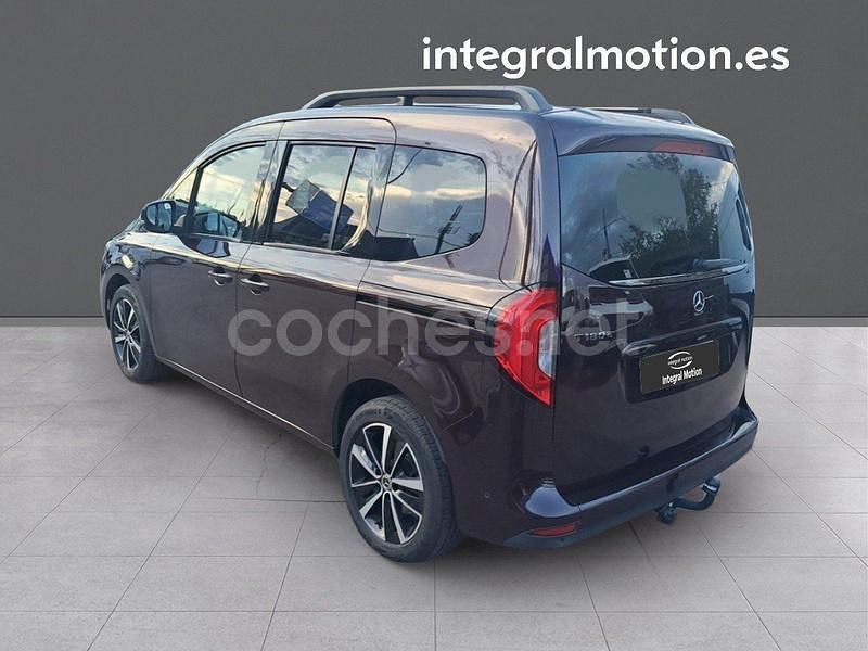 Usado Mercedes T180 116 CV (85 kW) 2022 Rojo Monovolumen