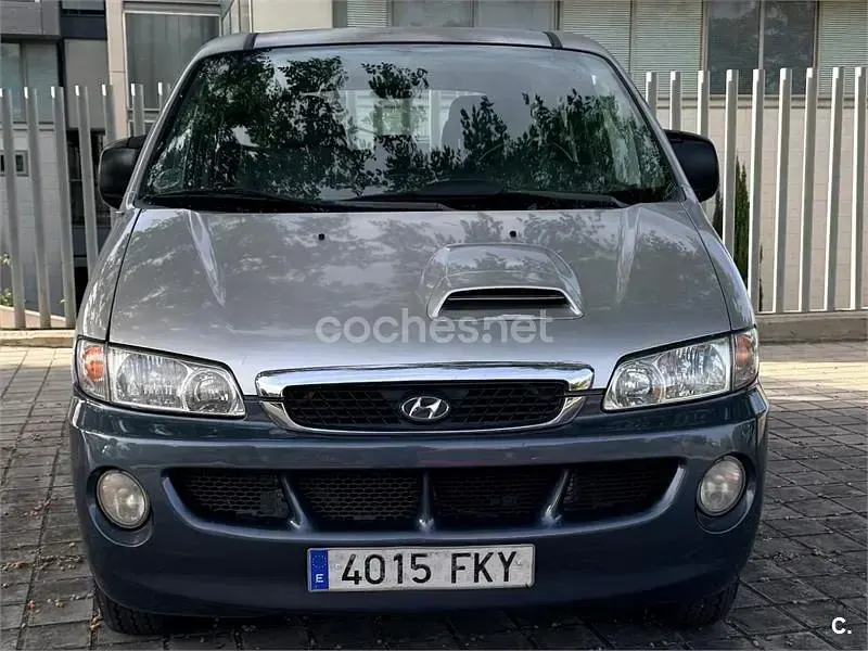 Usado Hyundai H-1 140 CV (102 kW) 2008 Gris / plata Monovolumen