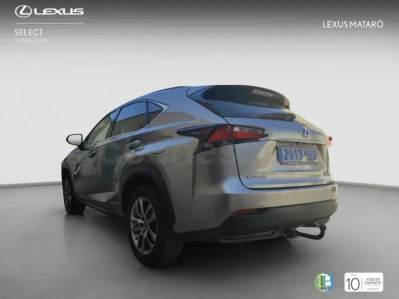 Usado Lexus NX300h Executive Line 197 CV (144 kW) 2017 Gris / plata SUV