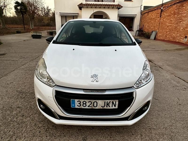 Blanco Usado 2015 Peugeot 208 Access Utilitario | 5450 € (Buen precio) - Imagen 1/4