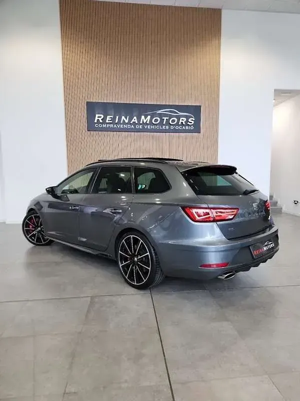 Usado Seat Leon ST 4Drive 300 CV (220 kW) 2018 Gris Familiar