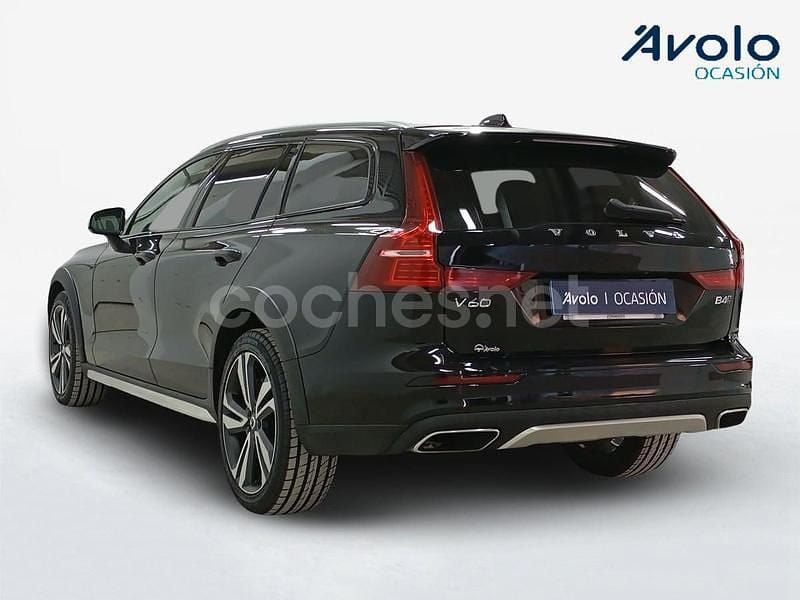 Usado Volvo V60 CC Core 197 CV (144 kW) 2022 Negro Familiar