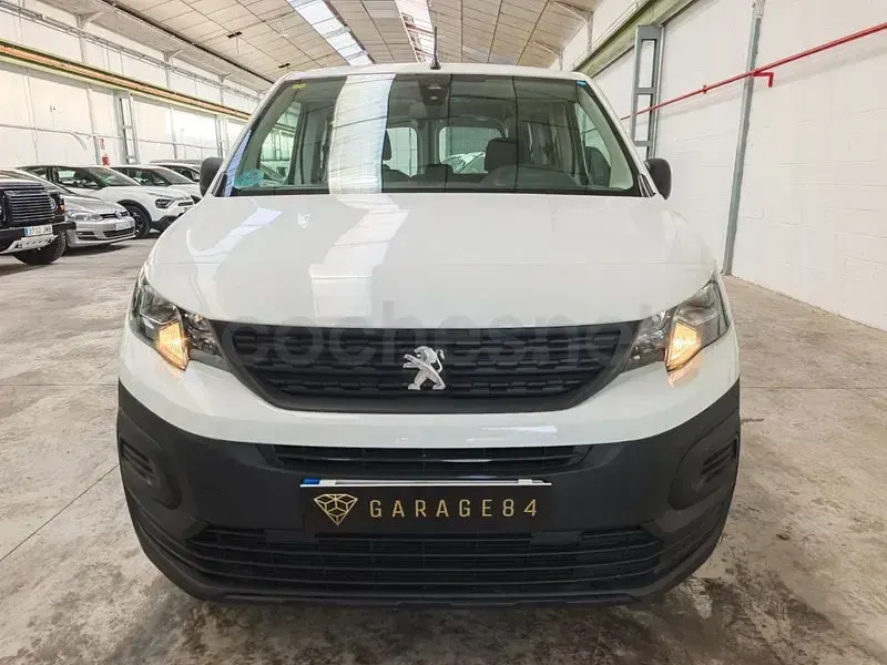 Usado Peugeot Rifter Active 100 CV (73 kW) 2023 Blanco Monovolumen