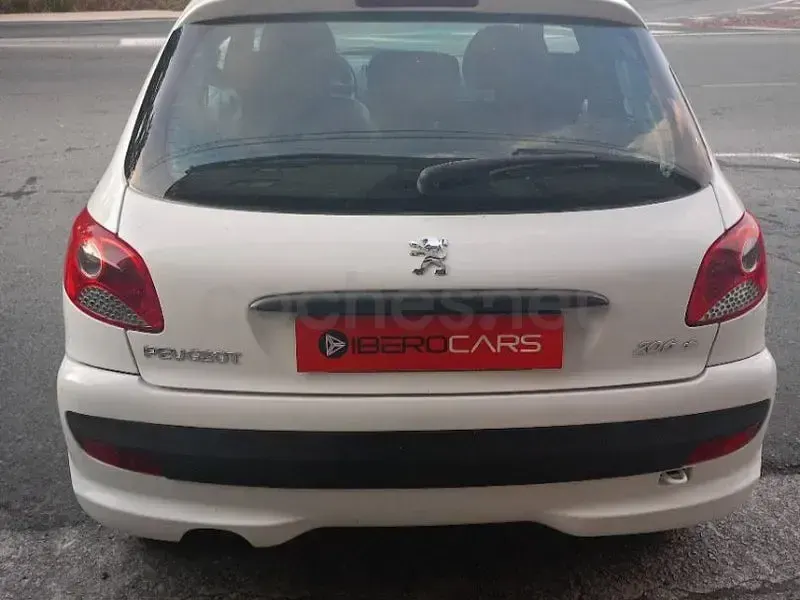 Usado Peugeot 206+ 70 CV (51 kW) 2011 Blanco Utilitario