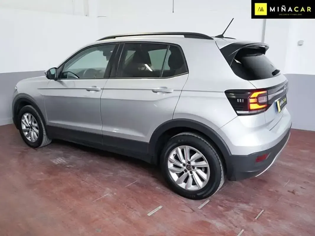 Usado VW T-Cross Advance 110 CV (80 kW) 2022 Gris SUV
