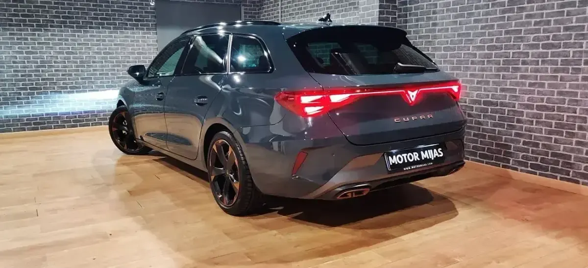 Usado Cupra Leon 150 CV (110 kW) 2025 Gris Familiar