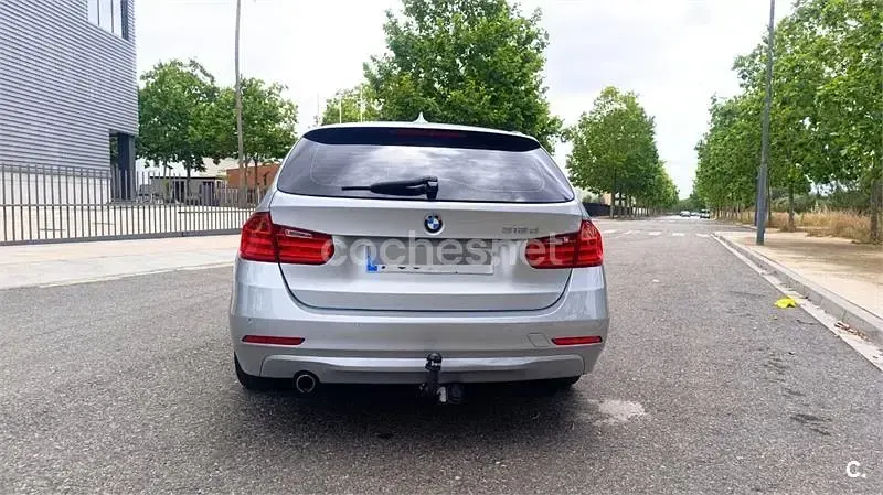 Usado BMW 318 143 CV (105 kW) 2014 Gris / plata Familiar