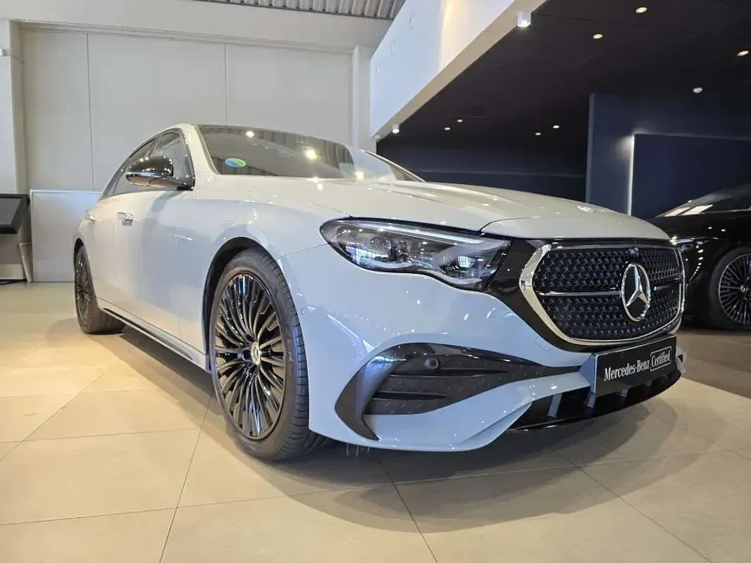 Usado Mercedes E220 197 CV (144 kW) 2025 Gris Berlina