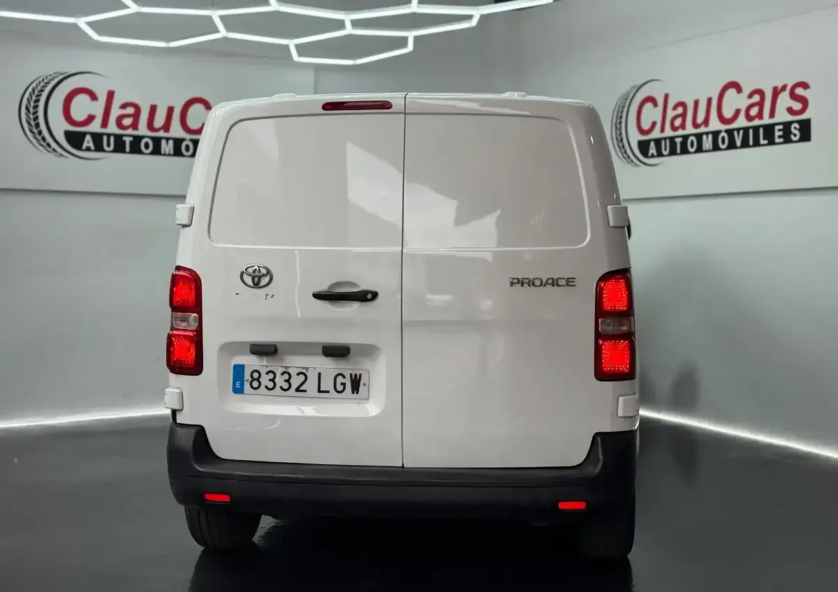 Begagnad Toyota Proace Business Edition 100 HK (73 kW) 2020 Vit Minibuss