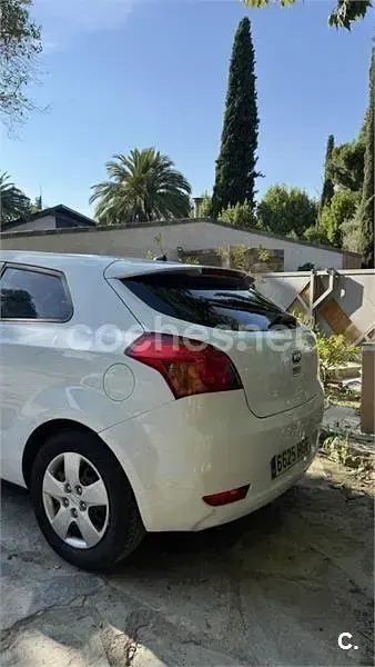 Usado Kia ProCeed Plus 105 CV (77 kW) 2011 Blanco Utilitario