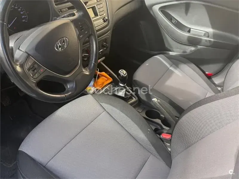Usado Hyundai i20 GO! 84 CV (61 kW) 2018 Blanco Berlina