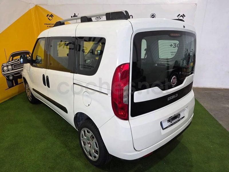 Usado Fiat Doblò Easy 90 CV (66 kW) 2015 Blanco Monovolumen