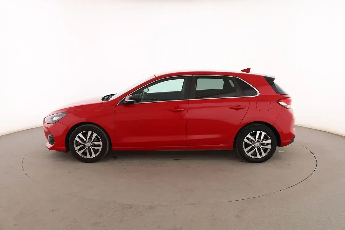 Usado Hyundai i30 120 CV (88 kW) 2019 Rojo Berlina
