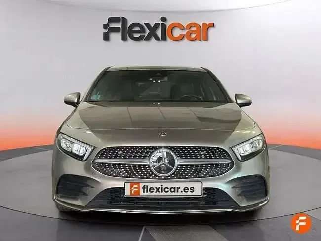 Usado Mercedes A180 116 CV (85 kW) 2020 Gris Berlina