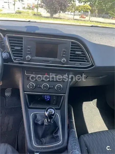Usado Seat Leon Style 110 CV (80 kW) 2016 Blanco Berlina