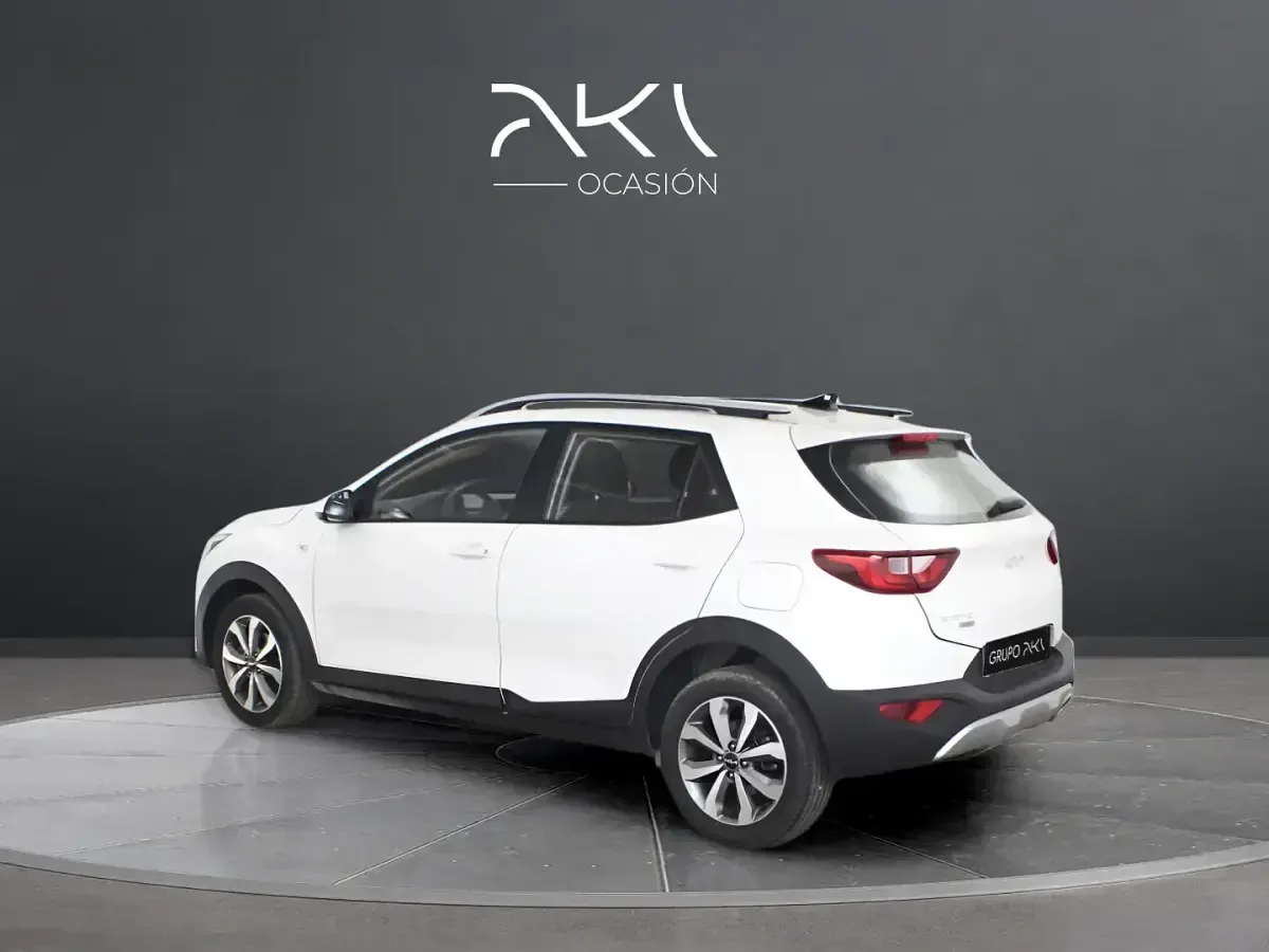 Usado Kia Stonic 100 CV (73 kW) 2025 Blanco SUV