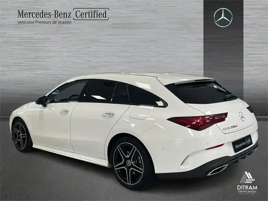 Usado Mercedes CLA200 Shooting Brake 150 CV (110 kW) 2024 Blanco polar Familiar