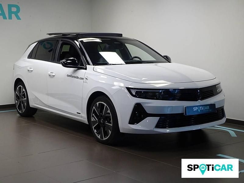 Usado Opel Astra 116 kW (158 CV) 2023 Blanco Berlina