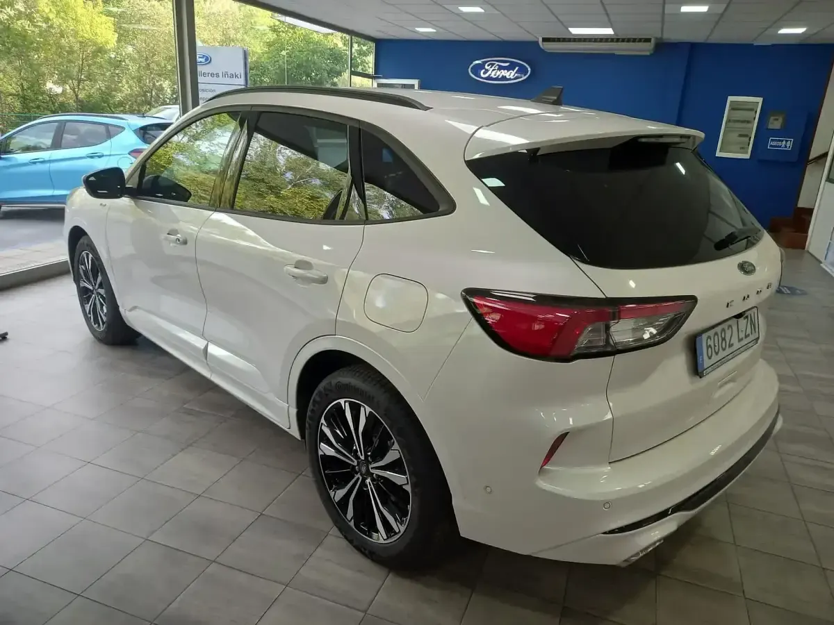 Usado Ford Kuga ST-Line X 150 CV (110 kW) 2022 Blanco SUV