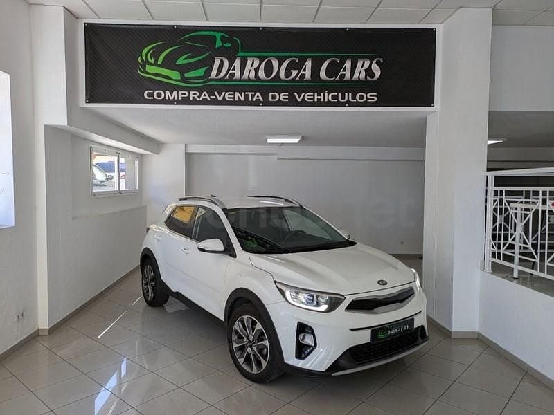 Usado Kia Stonic 100 HP (73 kW) 2023 Branco SUV