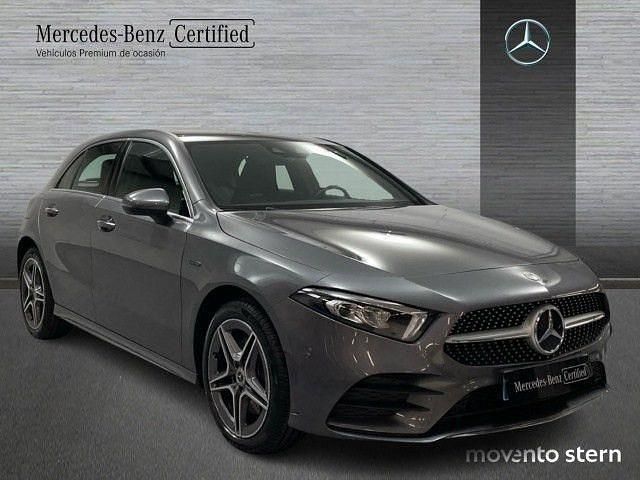 Usado Mercedes A250 AMG line 218 CV (160 kW) 2021 Gris montaña Utilitario