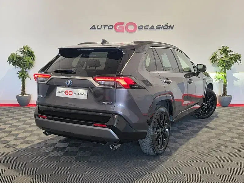 Usado Toyota RAV4 Hybrid Style 218 CV (160 kW) 2022 Gris / plata SUV