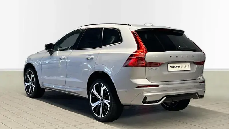 Usado Volvo XC60 Plus 250 CV (183 kW) 2025 Gris / plata SUV