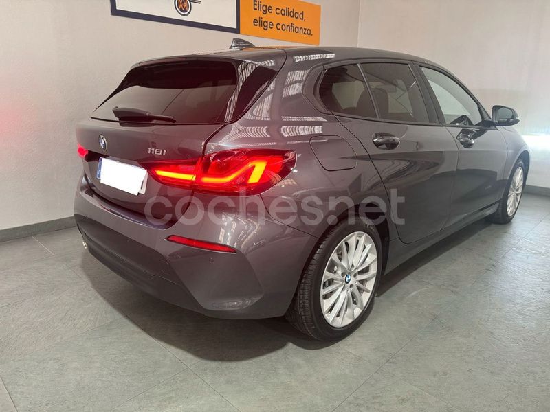 Usado BMW 118 Sport Line 136 CV (100 kW) 2021 Gris Utilitario