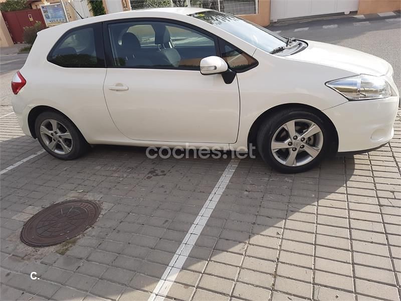 Usado Toyota Auris Active 90 CV (66 kW) 2010 Blanco Utilitario