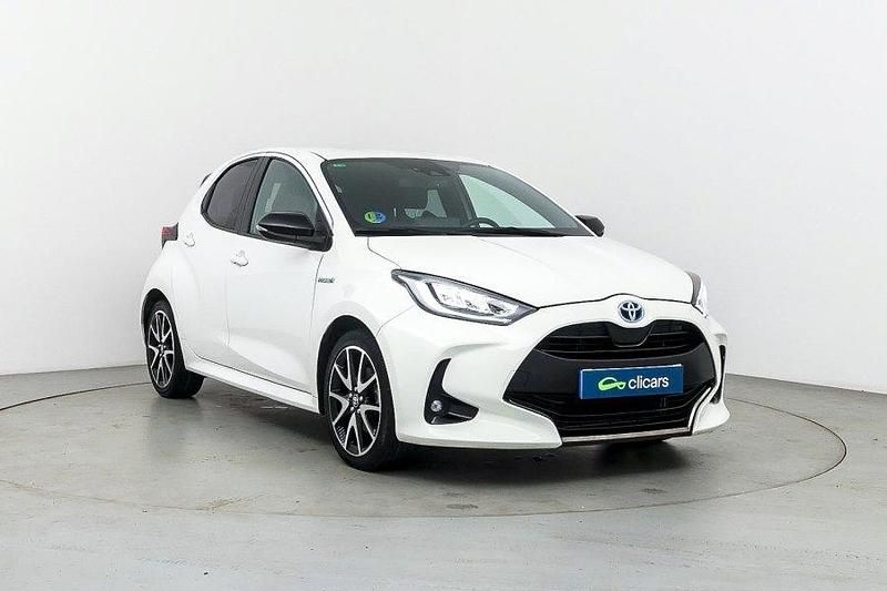 Usado Toyota Yaris Hybrid Style 116 CV (85 kW) 2021 Blanco Berlina