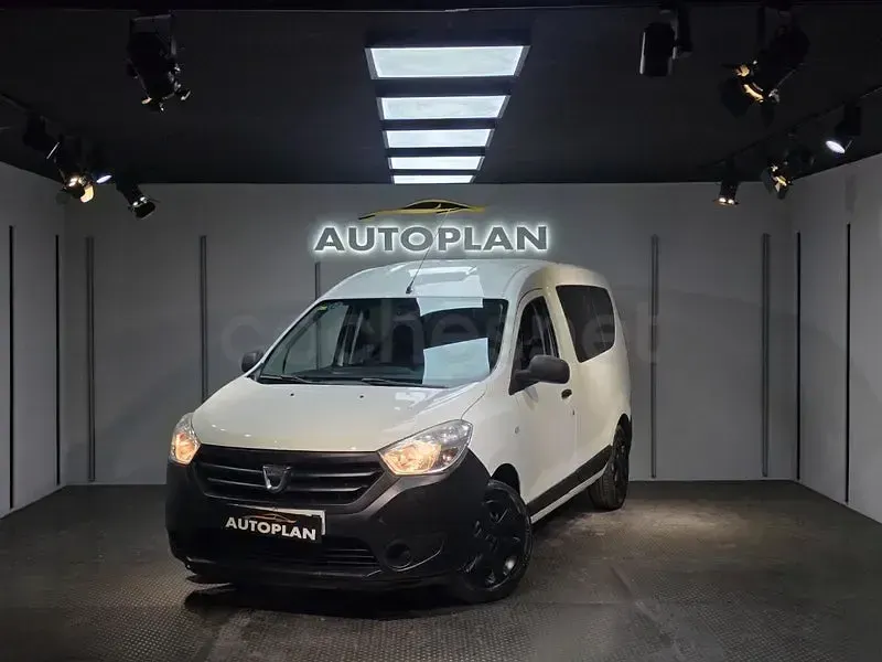Usado Dacia Dokker Ambiance 90 CV (66 kW) 2016 Blanco Monovolumen