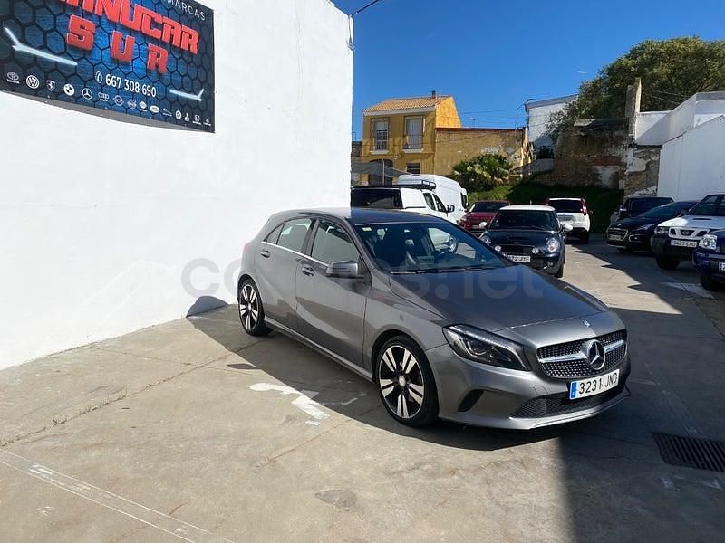 Usado Mercedes A200 Urban 136 CV (100 kW) 2016 Gris / plata Berlina