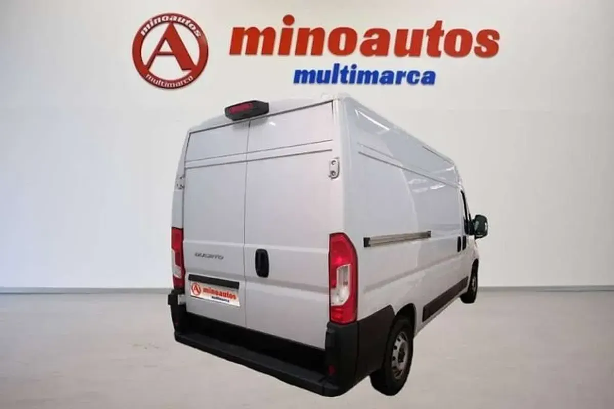 Usado Fiat Ducato 120 CV (88 kW) 2022 Blanco Van