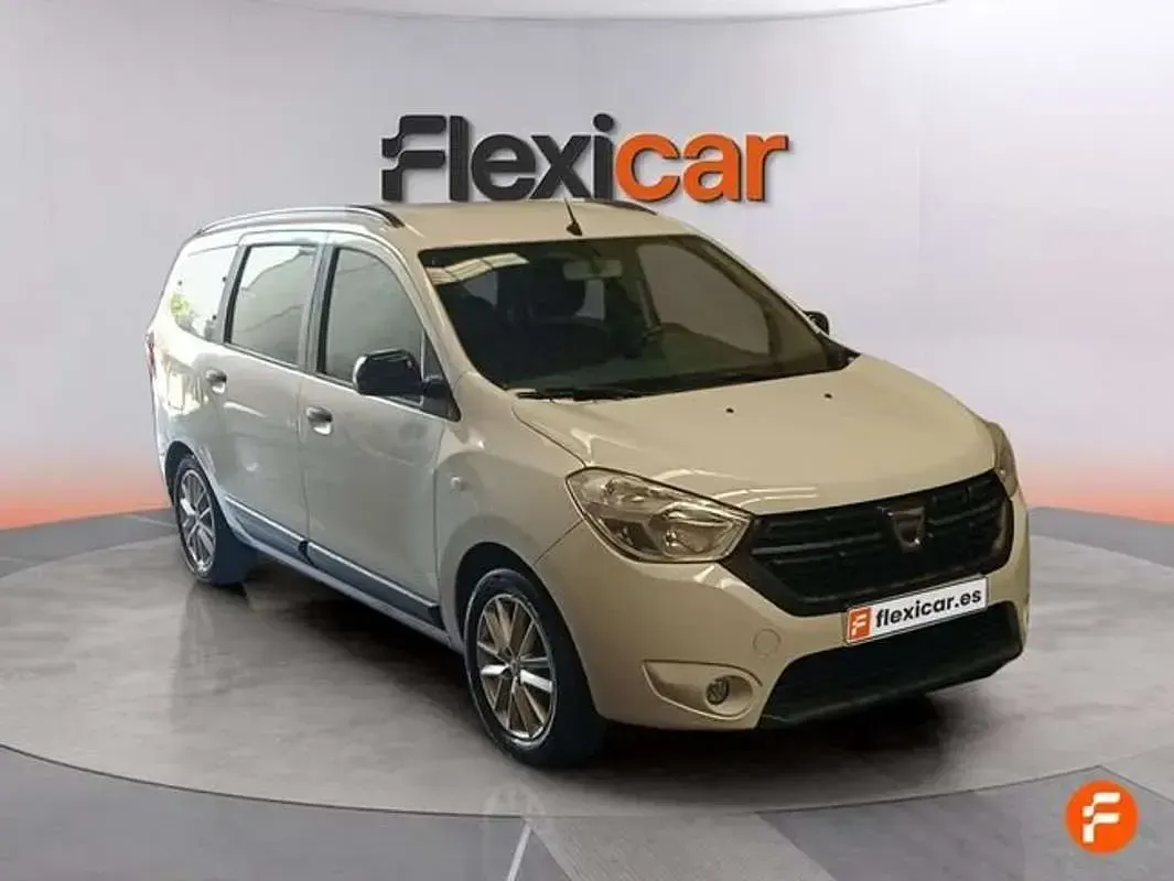 Usado Dacia Lodgy Comfort 116 CV (85 kW) 2022 Blanco Monovolumen