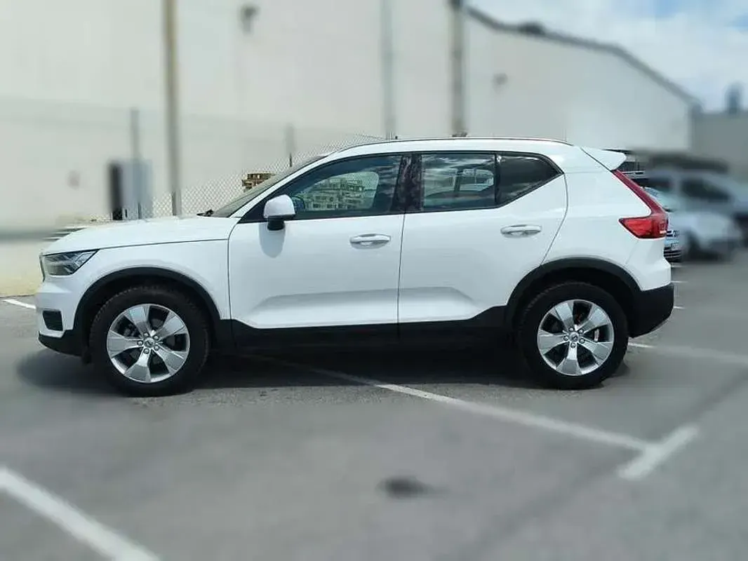 Usado Volvo XC40 Momentum 129 CV (94 kW) 2022 Blanco SUV