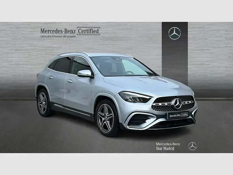 Käytetty Mercedes GLA200 AMG line 150 HP (110 kW) 2025 Harmaa Katumaasturi