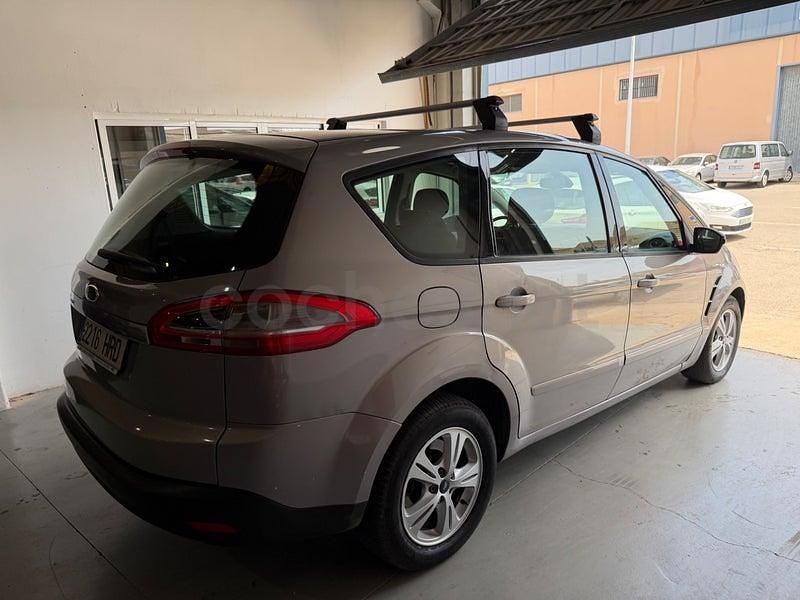 Usado Ford S-MAX Trend 140 CV (102 kW) 2014 Gris / plata Monovolumen