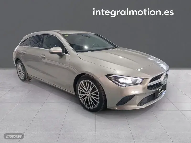 Usado Mercedes CLA180 Shooting Brake 114 CV (83 kW) 2020 Gris Familiar