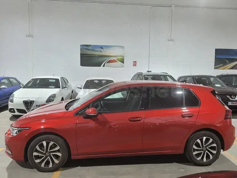 Usado VW Golf VIII 115 CV (84 kW) 2022 Granate Berlina