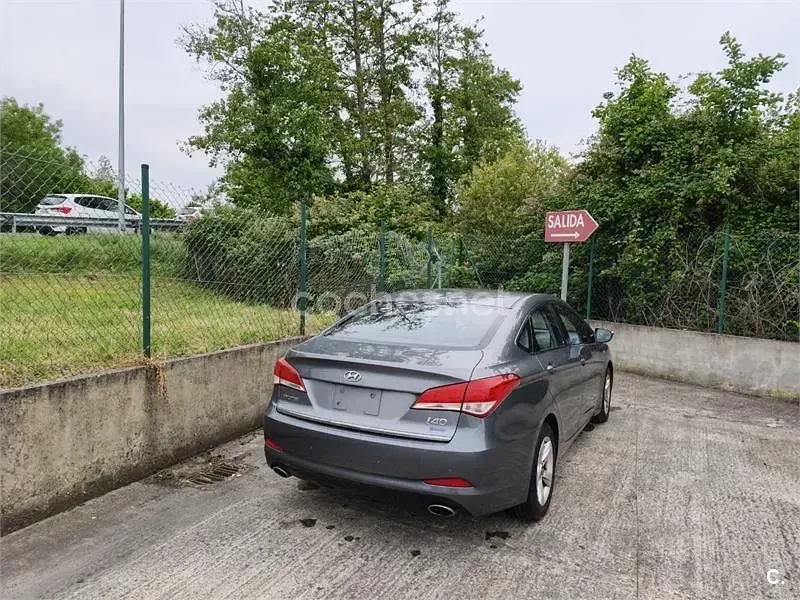 Usado Hyundai i40 115 CV (84 kW) 2013 Azul Berlina