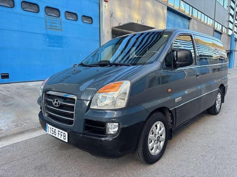 Usado Hyundai H-1 140 CV (102 kW) 2006 Gris / plata Monovolumen