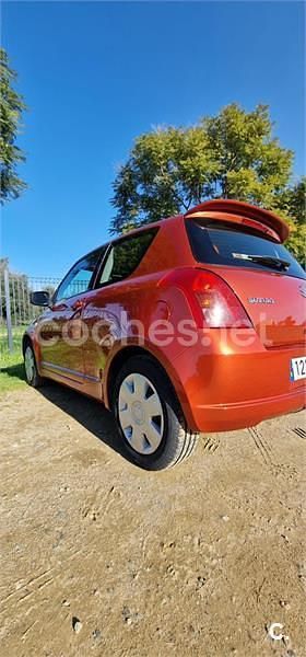 Usado Suzuki Swift GL 92 CV (67 kW) 2006 Rojo Utilitario