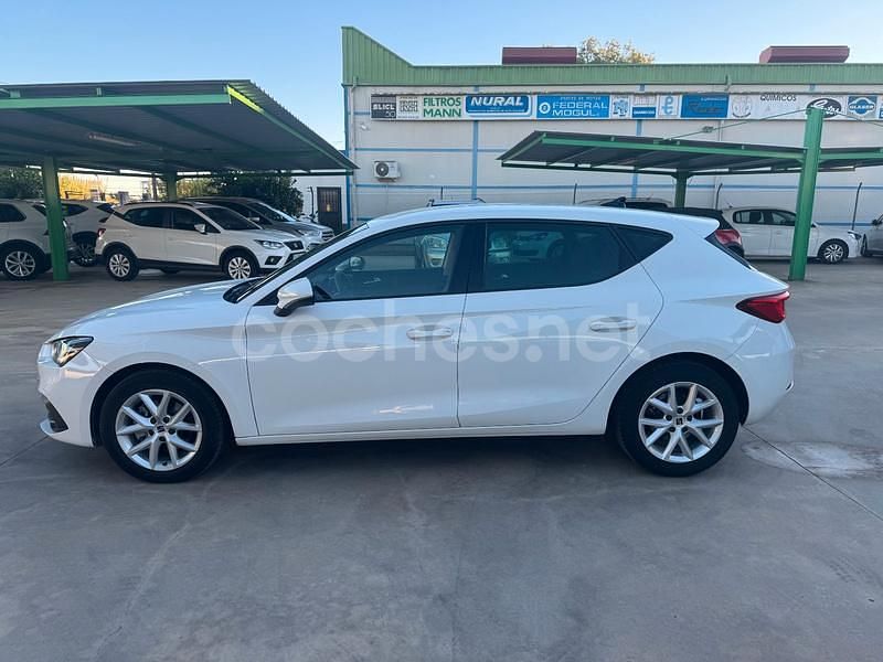 Usado Seat Leon Style 115 CV (84 kW) 2021 Blanco Berlina