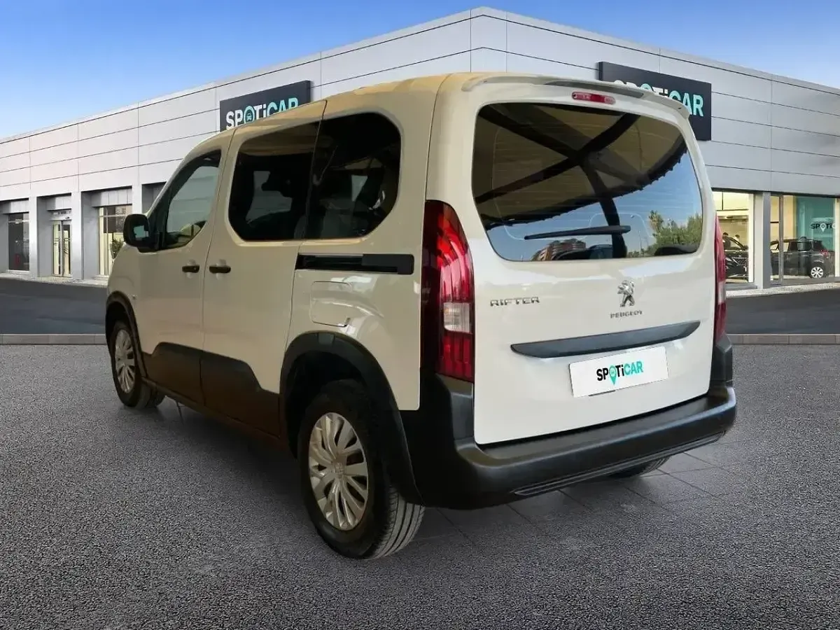 Usado Peugeot Rifter Active 100 CV (73 kW) 2021 Blanco Monovolumen